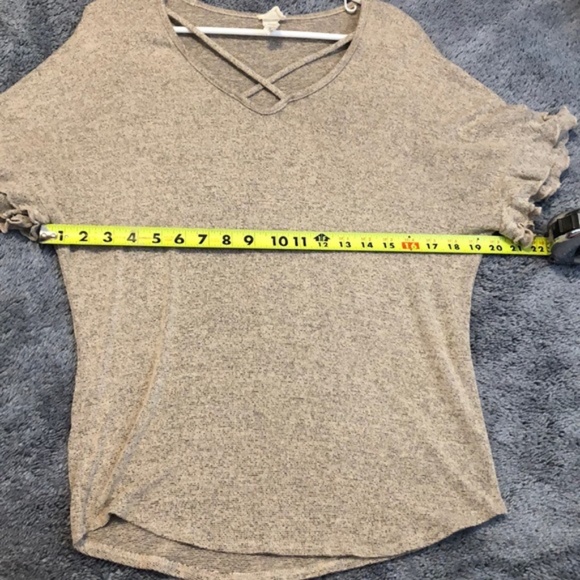 Caution to the Wind Ruffle Sleeve Blouse Size Medium - Picture 8 of 8